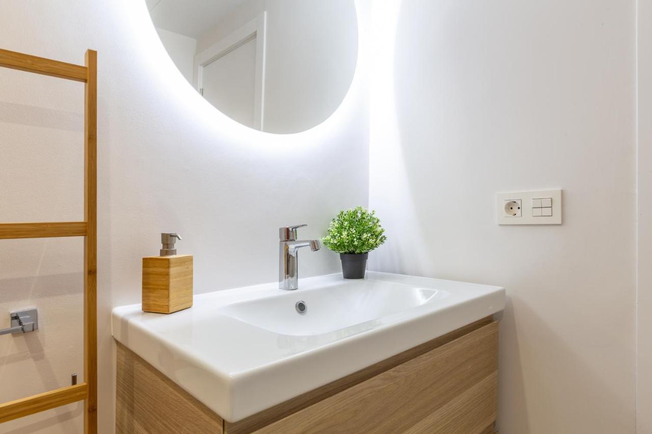 Apartamento Junto Al Faro .Marbella Centro.Vistas Mar Y El Puerto. Bagian luar foto